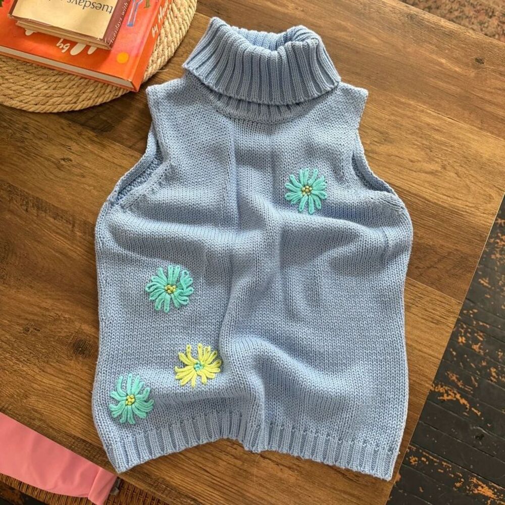 Vintage light blue knit embroidered flowers sweater tank